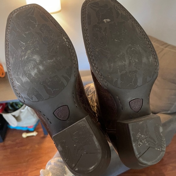 Ariat western boot excellent condition worn 2-3 times - Picture 2 of 6
